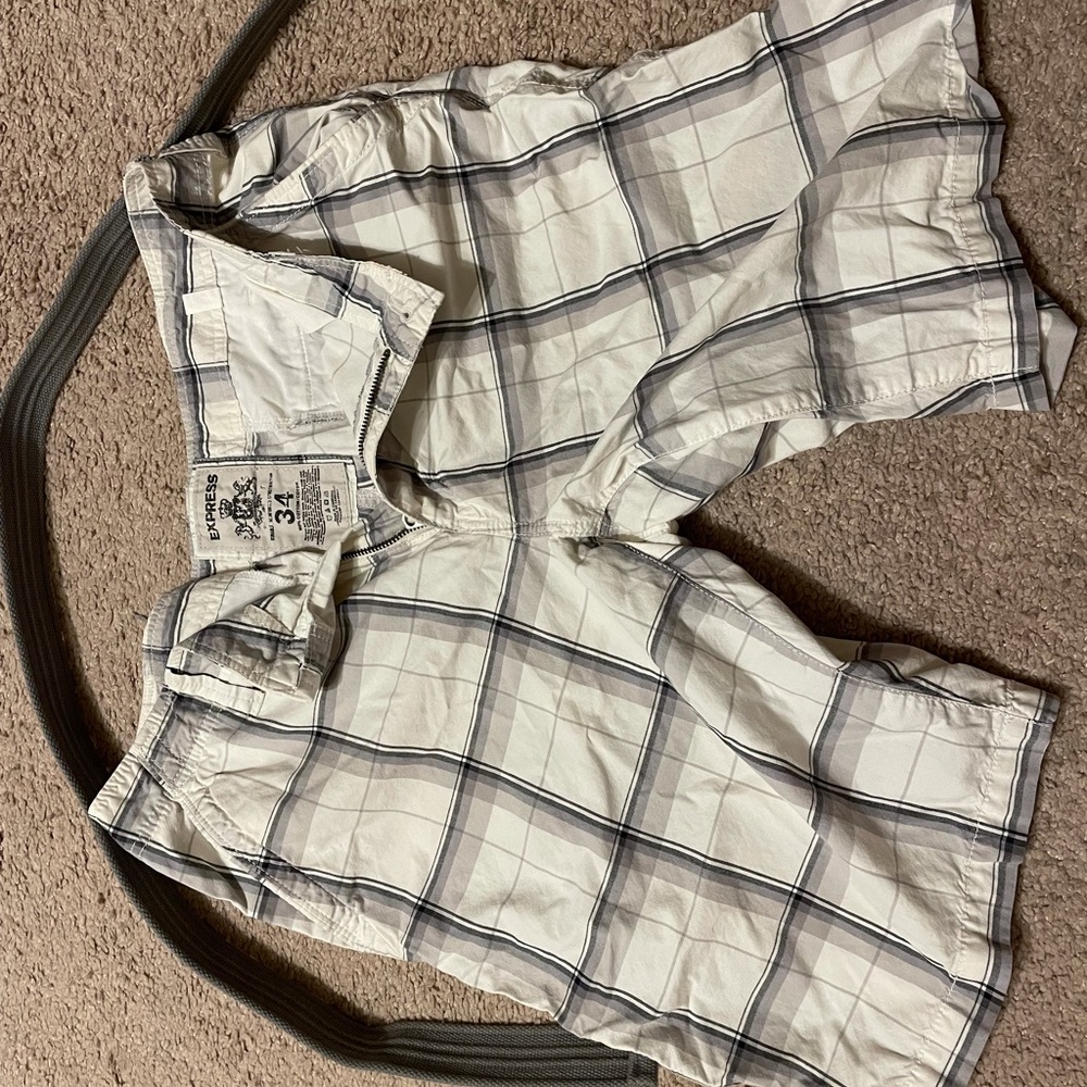 Men’s Express Shorts/Belt Bundle Size 34